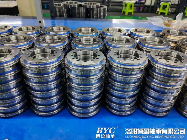 1628906313214290.jpg 交叉滾子轉(zhuǎn)盤軸承.jpg