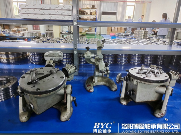 1629255040500656.jpg 交叉滾子軸承裝配.jpg